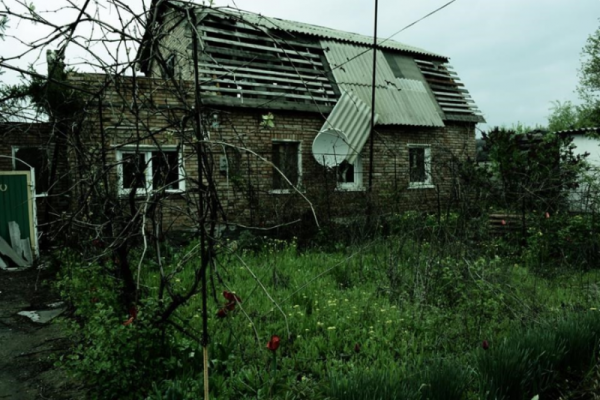 Шахтерский поселок под Горловкой превращается в руины: фоторепортаж