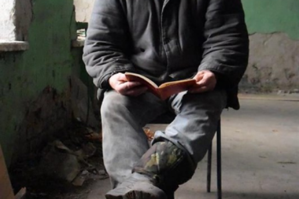 Шахтерский поселок под Горловкой превращается в руины: фоторепортаж