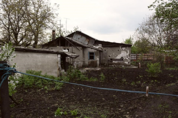 Шахтерский поселок под Горловкой превращается в руины: фоторепортаж