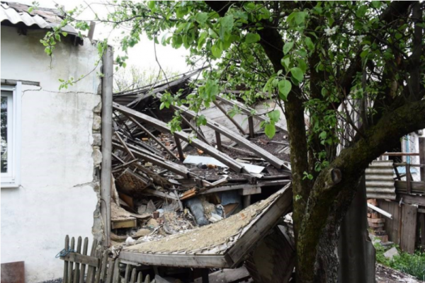 Шахтерский поселок под Горловкой превращается в руины: фоторепортаж