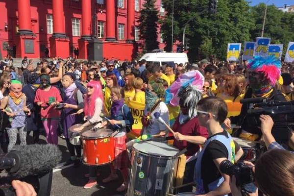 Гей-парад в Киеве закончился без особых происшествий Гей-парад в Киеве закончился без особых происшествий