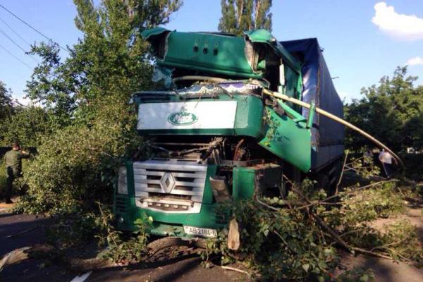 Страшное ДТП в Макеевке: фура врезалась в газопровод, погиб водитель Страшное ДТП в Макеевке: фура врезалась в газопровод, погиб водитель