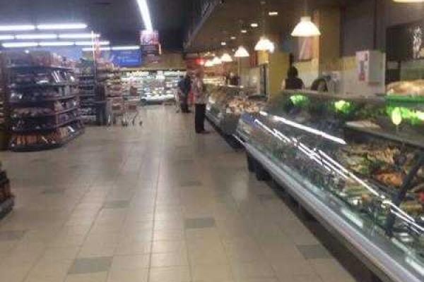 В подконтрольном боевикам Луганске работает европейский супермаркет В подконтрольном боевикам Луганске работает европейский супермаркет