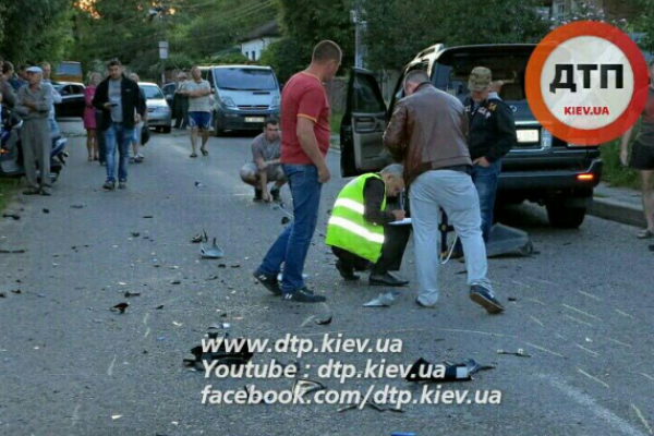 Под Киевом Лексус насмерть сбил мотоциклиста