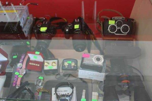 В "независимом" Луганске открываются комиссионки с добычей террористов и хлебные магазины вместо модных бутиков В "независимом" Луганске открываются комиссионки с добычей террористов и хлебные магазины вместо модных бутиков