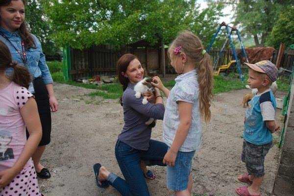 Голливудская актриса побывала на Донбассе