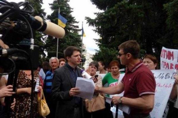 Бунт переселенцев в Краматорске: люди требуют восстановить выплаты