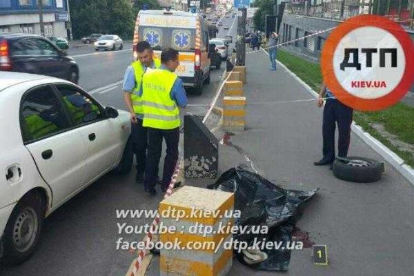 Страшная смерть: в Киеве колесо от Фольксвагена убило мужчину Страшная смерть: в Киеве колесо от Фольксвагена убило мужчину