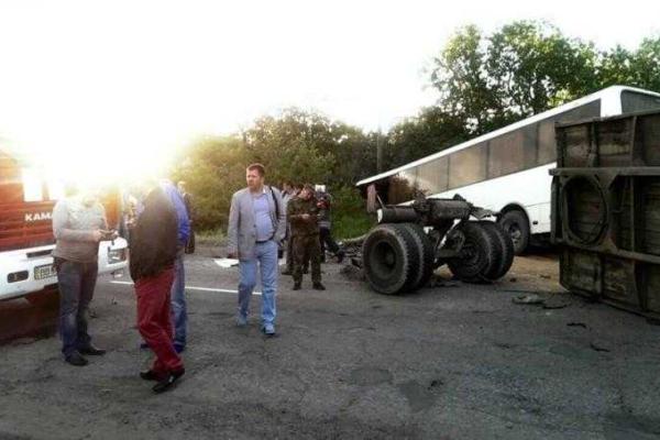 Подробности ДТП с автобусом НПЗ в Лисичанске: 7 пострадавших Подробности ДТП с автобусом НПЗ в Лисичанске: 7 пострадавших