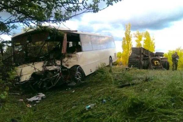 Подробности ДТП с автобусом НПЗ в Лисичанске: 7 пострадавших Подробности ДТП с автобусом НПЗ в Лисичанске: 7 пострадавших