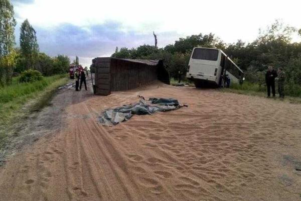 Подробности ДТП с автобусом НПЗ в Лисичанске: 7 пострадавших Подробности ДТП с автобусом НПЗ в Лисичанске: 7 пострадавших