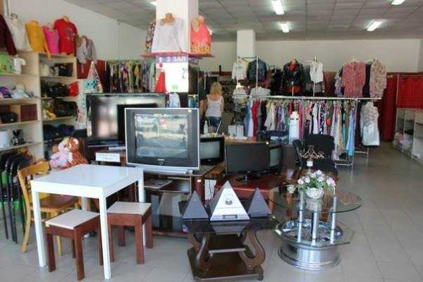 В "независимом" Луганске открываются комиссионки с добычей террористов и хлебные магазины вместо модных бутиков В "независимом" Луганске открываются комиссионки с добычей террористов и хлебные магазины вместо модных бутиков