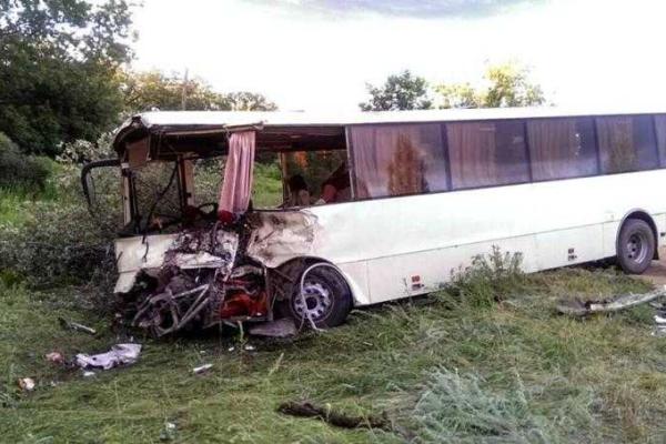 Подробности ДТП с автобусом НПЗ в Лисичанске: 7 пострадавших Подробности ДТП с автобусом НПЗ в Лисичанске: 7 пострадавших