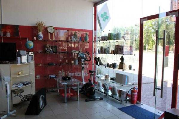 В "независимом" Луганске открываются комиссионки с добычей террористов и хлебные магазины вместо модных бутиков В "независимом" Луганске открываются комиссионки с добычей террористов и хлебные магазины вместо модных бутиков