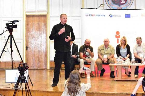 Аброськин: Нужно разделять, кто террорист, а кто оказался заложником вооруженных оккупантов