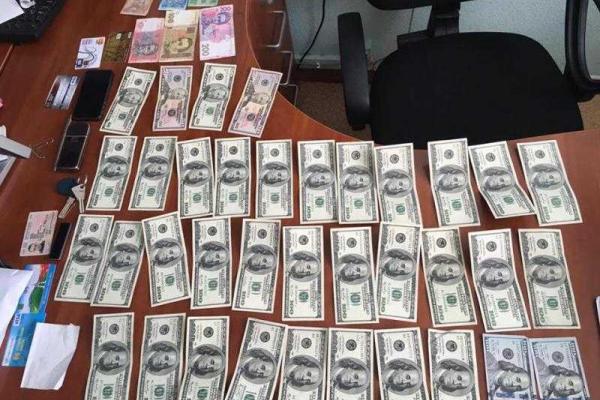 В Харьковском горсовете работает полиция: чиновники попались на взятке В Харьковском горсовете работает полиция: чиновники попались на взятке