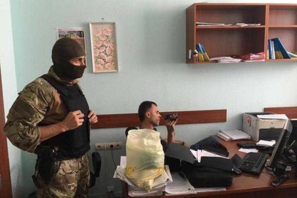 В Харьковском горсовете работает полиция: чиновники попались на взятке В Харьковском горсовете работает полиция: чиновники попались на взятке