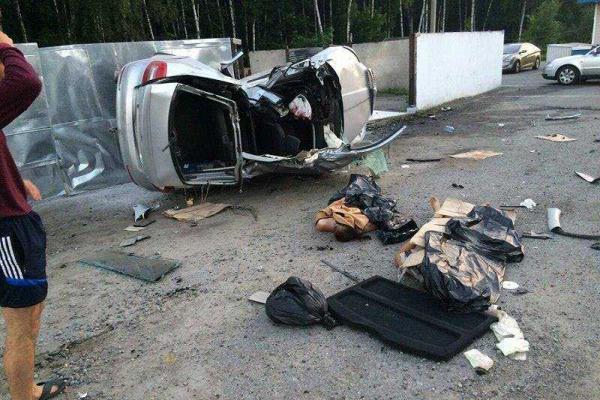 Ужасное ДТП на Киевщине: 3 человека погибли, 5 - в больнице Ужасное ДТП на Киевщине: 3 человека погибли, 5 - в больнице