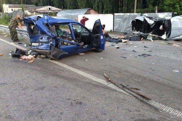 Ужасное ДТП на Киевщине: 3 человека погибли, 5 - в больнице Ужасное ДТП на Киевщине: 3 человека погибли, 5 - в больнице