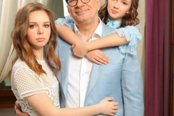 Константин и Валерий Меладзе показали взрослых дочерей 