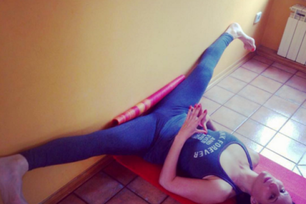 Алика Смехова приняла эстафету шпагата от Ксении Собчак