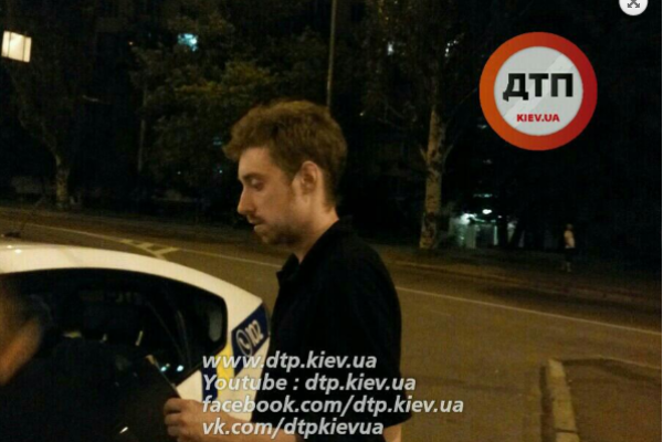 Пьяное ДТП в Киеве: Нексия протаранила Фольксваген Пьяное ДТП в Киеве: Нексия протаранила Фольксваген