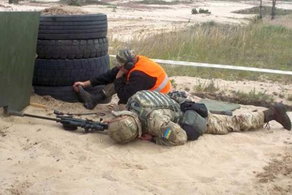 Журналист Майкл Щур выиграл на соревнованиях снайперов Журналист Майкл Щур выиграл на соревнованиях снайперов