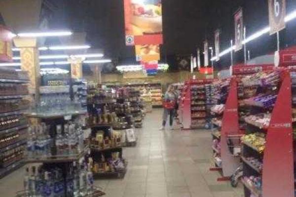 В подконтрольном боевикам Луганске работает европейский супермаркет В подконтрольном боевикам Луганске работает европейский супермаркет