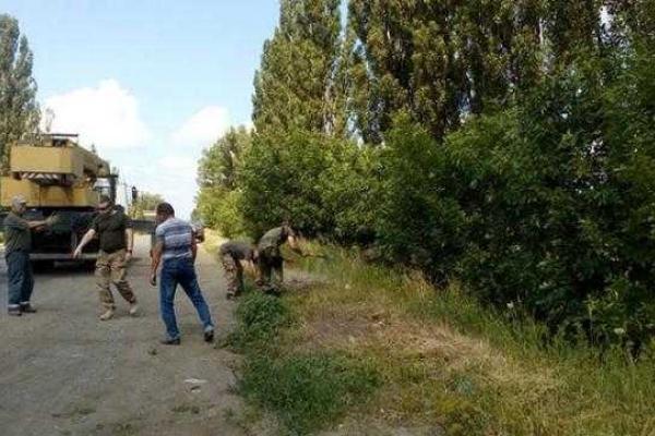 Люди недовольны строительством нового блокпоста под Марьинкой, Жебривский обещает разобраться