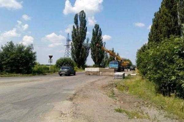 Люди недовольны строительством нового блокпоста под Марьинкой, Жебривский обещает разобраться