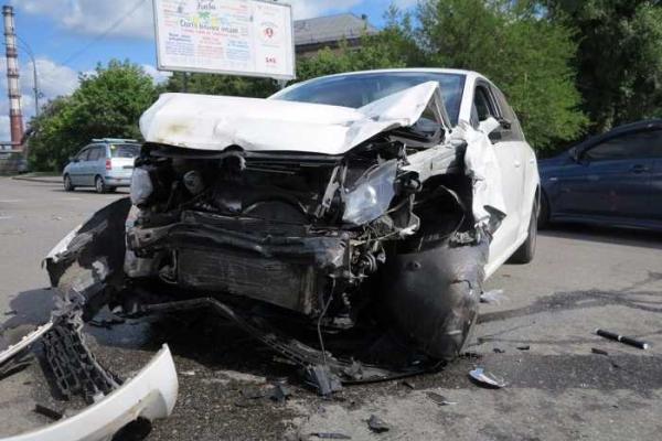 Страшное ДТП в Киеве: мужчина чудом выжил