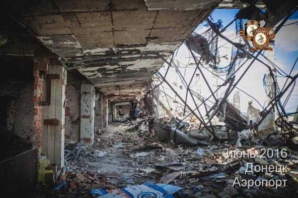 В Сети появились новые фото разрушенного аэропорта в Донецке В Сети появились новые фото разрушенного аэропорта в Донецке