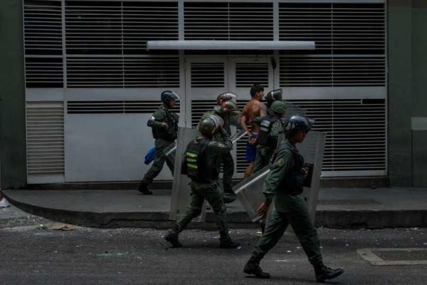 Венесуэла: из-за голодного бунта в столице перекрыли центральные улицы Венесуэла: из-за голодного бунта в столице перекрыли центральные улицы