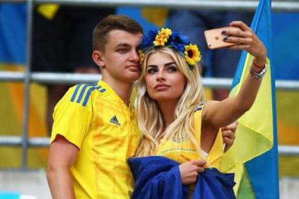Евро-2016: Украинку назвали самой красивой болельщицей на турнире Евро-2016: Украинку назвали самой красивой болельщицей на турнире