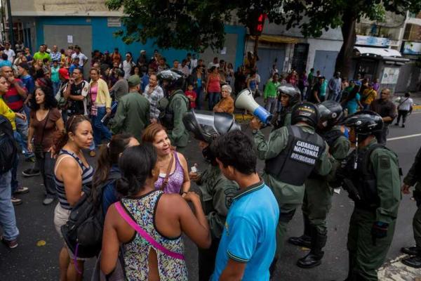 Венесуэла: из-за голодного бунта в столице перекрыли центральные улицы Венесуэла: из-за голодного бунта в столице перекрыли центральные улицы