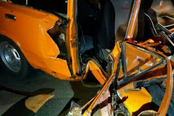 В Киеве крупное ДТП: два автомобиля влетели в автокран В Киеве крупное ДТП: два автомобиля влетели в автокран