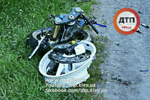 Под Киевом Лексус насмерть сбил мотоциклиста