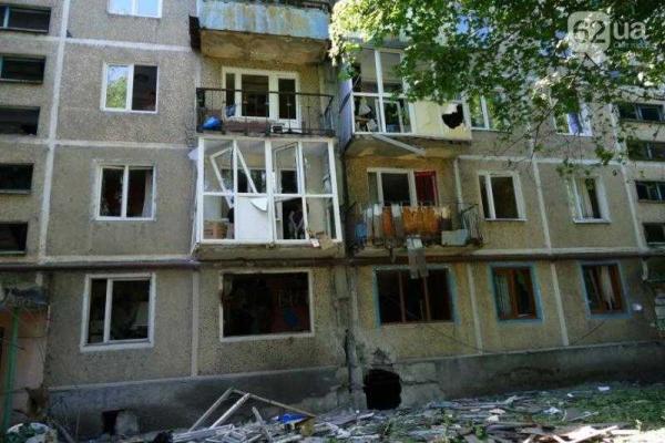 В Донецке в результате обстрела повреждены три многоэтажных дома В Донецке в результате обстрела повреждены три многоэтажных дома
