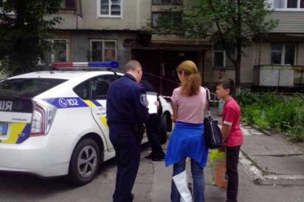 В Киеве мать выбросила своего новорожденного ребенка в мусоропровод, как мусор: мальчик умер В Киеве мать выбросила своего новорожденного ребенка в мусоропровод, как мусор: мальчик умер