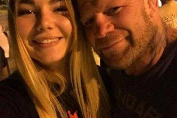 Скандальный американский боец приехал в "ЛНР" Скандальный американский боец приехал в "ЛНР"