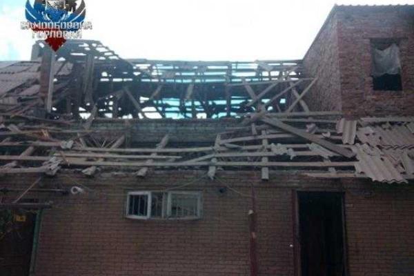 Ночью в Горловке взрывы и залпы были слышны всю ночь - повреждены дома и газопровод Ночью в Горловке взрывы и залпы были слышны всю ночь - повреждены дома и газопровод