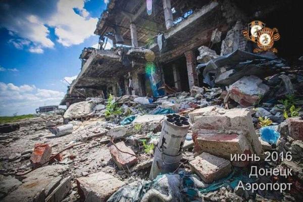 В Сети появились новые фото разрушенного аэропорта в Донецке В Сети появились новые фото разрушенного аэропорта в Донецке
