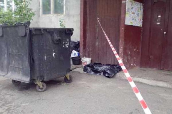 В Киеве мать выбросила своего новорожденного ребенка в мусоропровод, как мусор: мальчик умер В Киеве мать выбросила своего новорожденного ребенка в мусоропровод, как мусор: мальчик умер