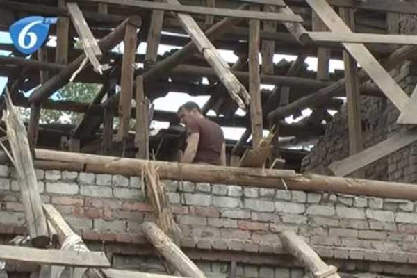 В Горловке снаряд прямым попаданием угодил в бордель В Горловке снаряд прямым попаданием угодил в бордель