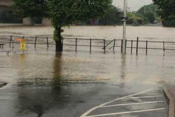 В Париже река Сена вышла из берегов В Париже река Сена вышла из берегов