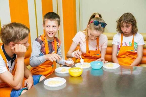 Дети-переселенцы из Донбасса посетили Город профессий