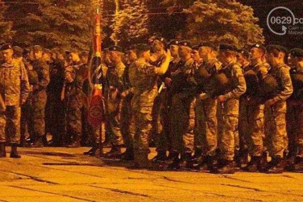 В Мариуполе ночью военные готовились ко встрече с Ляшко и Аваковым