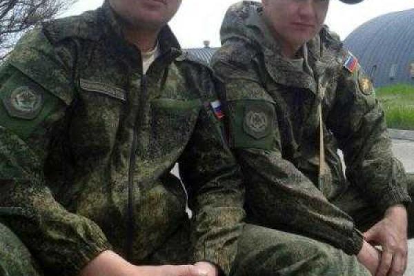 Боевики ИГИЛ показали фото российских военных, убитых в Сирии Боевики ИГИЛ показали фото российских военных, убитых в Сирии