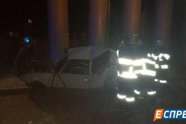 Страшное ДТП в Киеве произошло с участием посольского автомобиля Страшное ДТП в Киеве произошло с участием посольского автомобиля