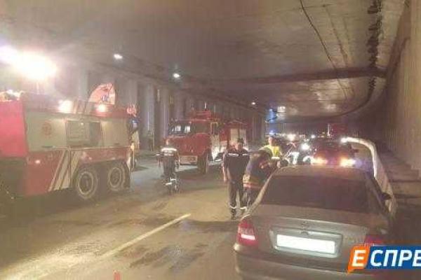 Страшное ДТП в Киеве произошло с участием посольского автомобиля Страшное ДТП в Киеве произошло с участием посольского автомобиля